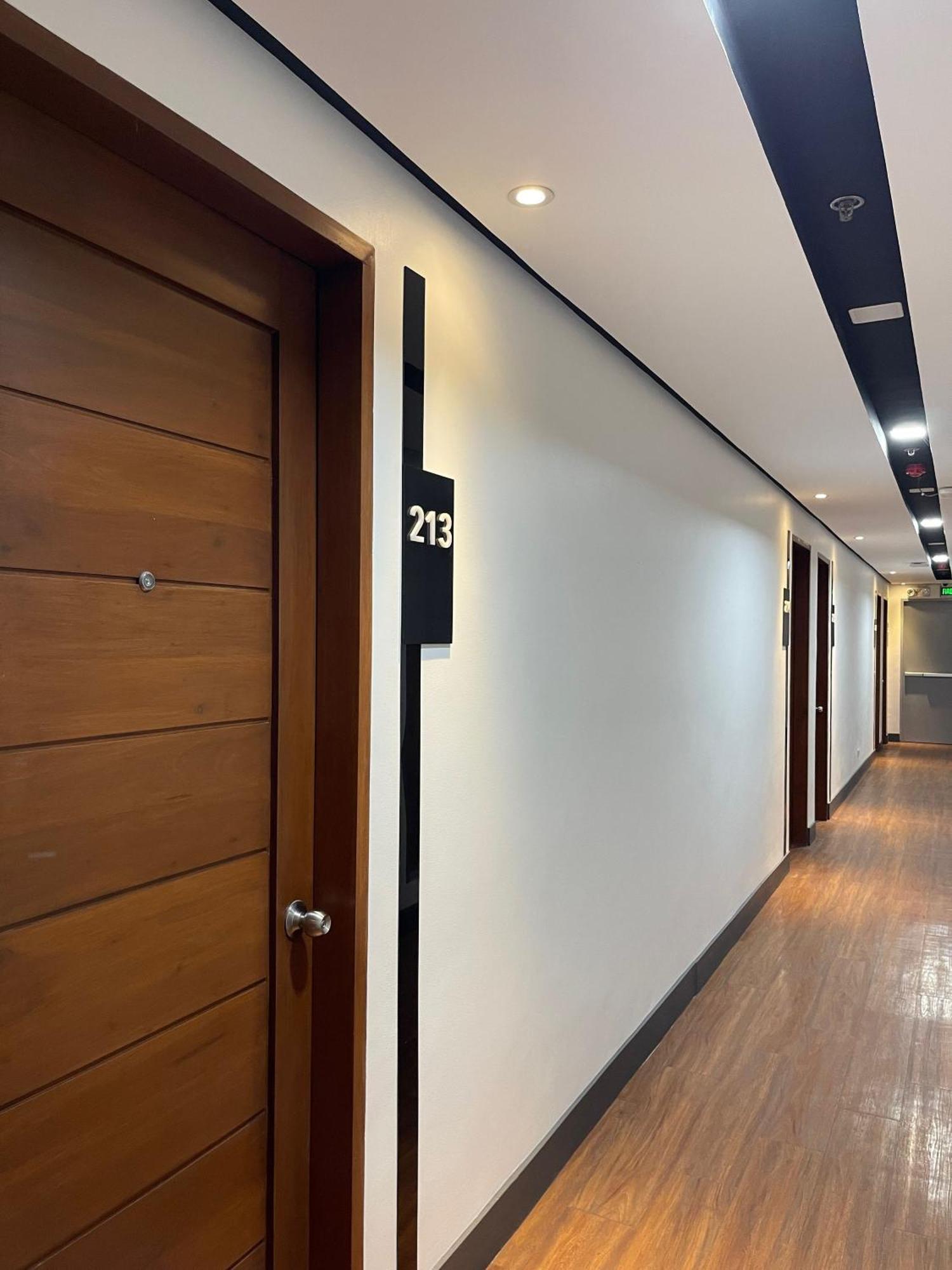 Boulevard Pension Hotel Cebu ภายนอก รูปภาพ